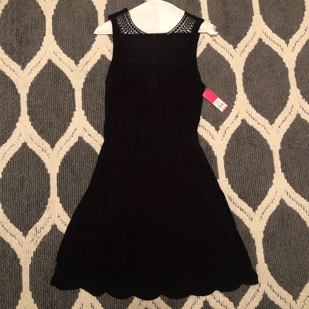 Black sleeveless dress